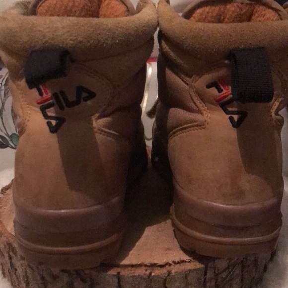 Fila ladies hiking boots in Good condition. One shoe is slightly darker . - Picture 5 of 7